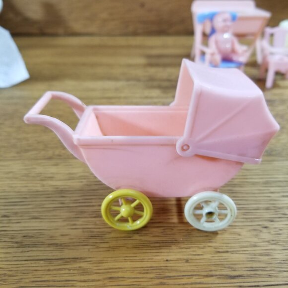 Vintage Dollhouse Nursery Furniture Lot #4 – Renwal & Reliable - Picture 2 of 12
